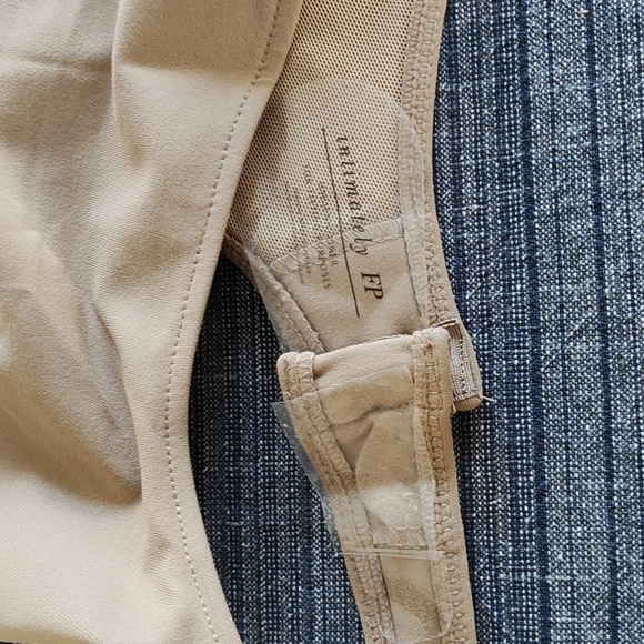 New FREE PEOPLE Tan V-Neck Bodysuit Small - Picture 9 of 16